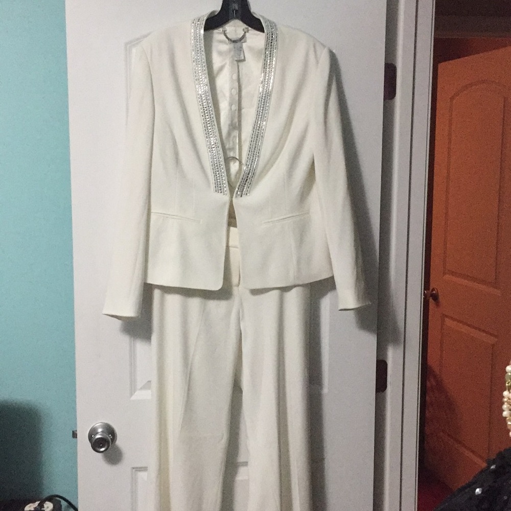 Pant suit